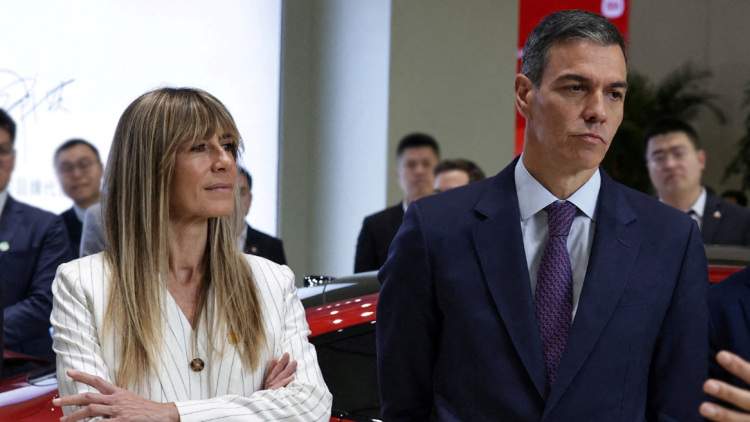 Σε δίκη παραπέμπεται η σύζυγός του πρωθυπουργού της Ισπανίας για διαφθορά και υπεξαίρεση