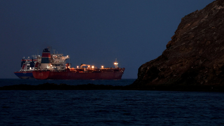 Σε νέα φάση η σύγκρουση ΗΠΑ - Ιράν: Ο Τραμπ απέκλεισε τα Στενά του Ορμούζ, θα βυθίσουμε τα πολεμικά σας απειλεί η Τεχεράνη