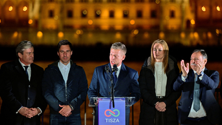 Ο Πέτερ Μάγιαρ κηρύσσει ιστορική νίκη στις εκλογές της Ουγγαρίας: «Τα καταφέραμε, ανακτήσαμε τη χώρα μας»  