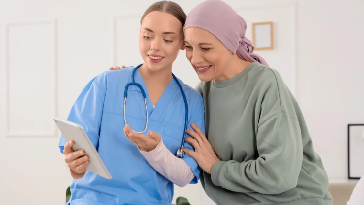 Ψηφιακή εφαρμογή για τη φροντίδα των ογκολογικών ασθενών φέρνει το υπουργείο Υγείας – Τι άλλο αλλάζει