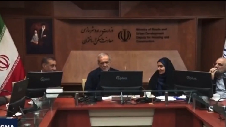 «Κύριε πρόεδρε, εχθρικά αεροσκάφη μπήκαν στον εναέριο χώρο μας»: Βίντεο από υπουργικό συμβούλιο στο Ιράν εν μέσω πολέμου