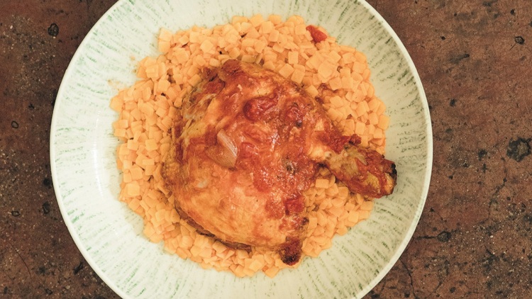 Κοκκινιστός κόκορας με χυλοπίτες της ταβέρνας Κληματαριά στη Βυτίνα