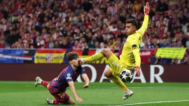 Μπαρτσελόνα-Ατλέτικο Μαδρίτης: Η viral φωτογραφία με το σοκαριστικό χτύπημα του Μούσο στο πρόσωπο του Φερμίν Λόπεθ