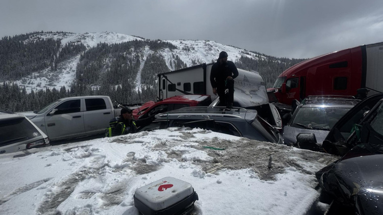 Τουλάχιστον 19 τραυματίες μετά από τεράστια καραμπόλα 70 αυτοκινήτων σε αυτοκινητόδρομο στο Κολοράντο, δείτε βίντεο