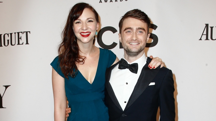 Ντάνιελ Ράντκλιφ: Δεν πίστευα ποτέ ότι θα ένιωθα την ευτυχία που νιώθω τώρα με τη σύντροφό μου και τον γιο μας