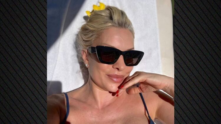 Η Ελένη Μενεγάκη ανέβασε φωτογραφία ενώ έκανε ηλιοθεραπεία στην Ισπανία: «Το καλύτερο μακιγιάζ ειναι του ήλιου και της καλής διάθεσης»