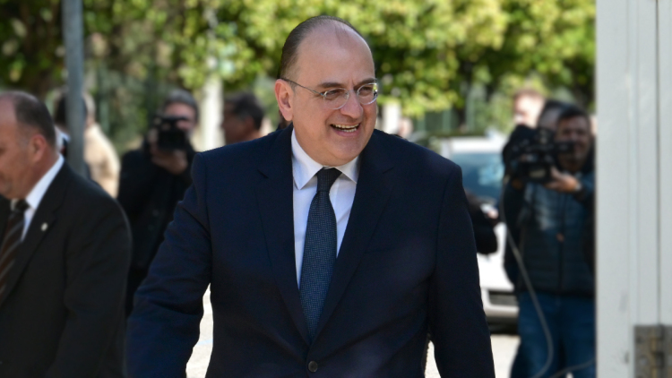 Το παρασκήνιο πίσω από τη στήριξη Λαζαρίδη από την κυβέρνηση ενόψει της συζήτησης στη Βουλή την Πέμπτη