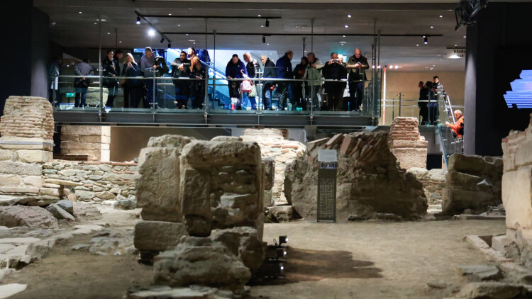 To μετρό της Θεσσαλονίκης εντυπωσίασε την Telegraph: Μετέτρεψε την πόλη στον καλύτερο αστικό παραθαλάσσιο προορισμό της Ευρώπης