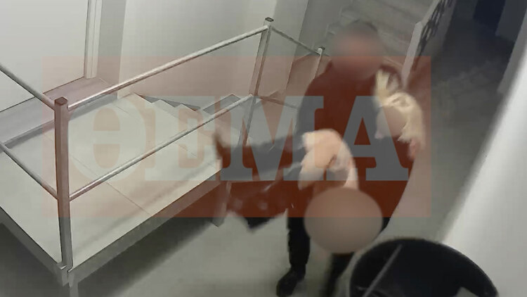 Η στιγμή που ο 26χρονος πρώην αρσιβαρίστας μεταφέρει αναίσθητη την 19χρονη Μυρτώ έξω από το ξενοδοχείο, δείτε βίντεο