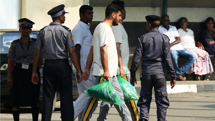 Επαναπατρίστηκαν Ιρανοί ναύτες μετά τον τορπιλισμό της φρεγάτας IRIS Dena στη Σρι Λάνκα 