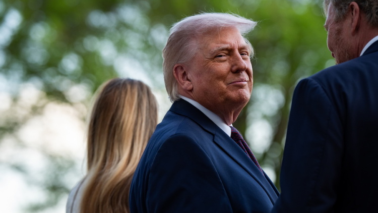 Τραμπ: Ανοίγω τα Στενά του Ορμούζ για την Κίνα, ο πρόεδρος Σι θα μου δώσει μια μεγάλη, δυνατή αγκαλιά