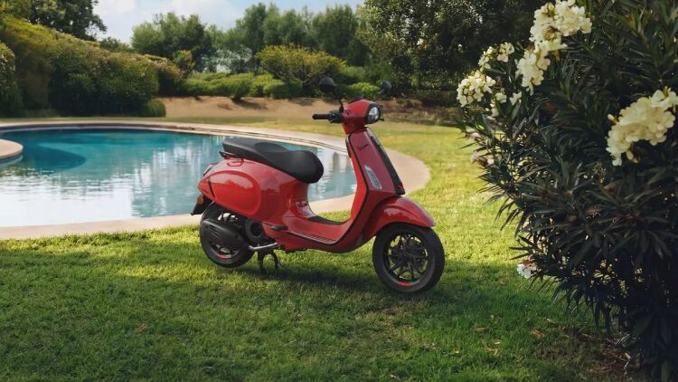 Πόσο κοστίζουν οι νέες Vespa Primavera και Sprint S στην Ελλάδα;