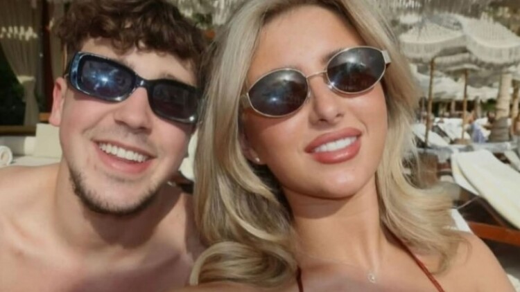 Ποδοσφαιριστής της Σέφιλντ Γιουνάιτεντ περιμένει το πρώτο του παιδί από την κόρη του προπονητή του