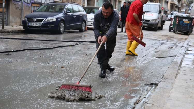 Ο μετροπόντικας έλυσε το μυστήριο με το «υγρό τσιμέντο» που πλημμύρισε την Κυψέλη
