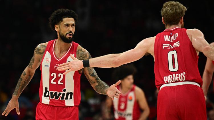 Ολυμπιακός - Αρμάνι Μιλάνο 79-62 (Δ' περίοδος): Πάρτι πρωτιάς των Πειραιωτών στο ΣΕΦ, live 