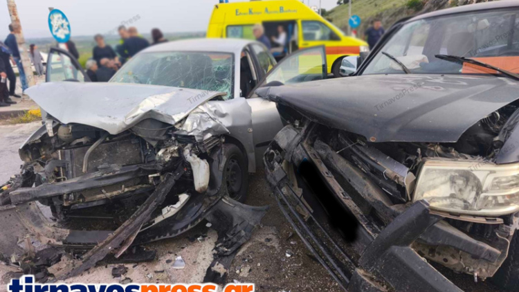 Πέντε τραυματίες σε τροχαίο με δύο αυτοκίνητα στην Εθνική Λάρισας-Κοζάνης, βίντεο