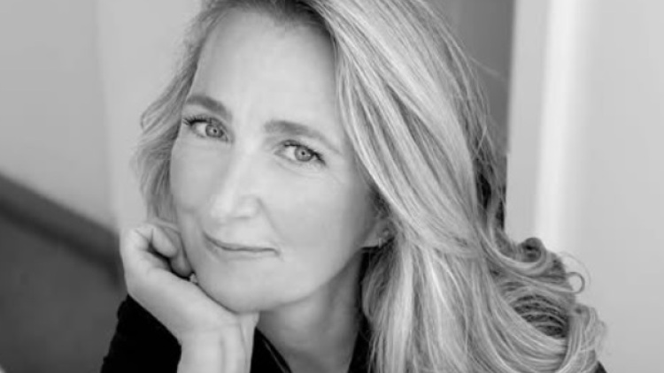 Παντρεύτηκε και άφησε τη διαχείριση των οικονομικών στον σύζυγό της - Λίγο πριν το διαζύγιο το μετάνιωσε