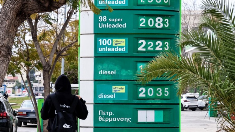 Η «θηλιά» των 42 ημερών: Στο κόκκινο ντίζελ και αεροπορικά καύσιμα στην ΕΕ, στο τραπέζι νέα κυβερνητικά μέτρα