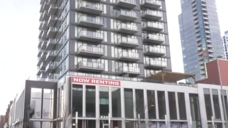 Φοιτητής πετάει δύο φορές την εβδομάδα για να αποφύγει το ενοίκιο - Πώς γλιτώνει εκατοντάδες ευρώ