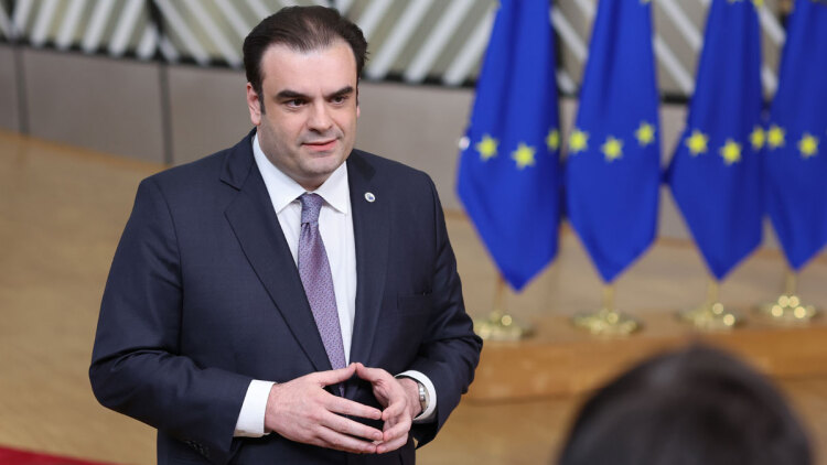 Το υπερπλεόνασμα ανοίγει παράθυρο για νέα μέτρα στήριξης, οι δύο παράγοντες που θα κρίνουν το τελικό πακέτο