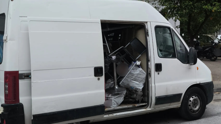 Συμμορία στον Πειραιά έκλεβε μοτοσικλέτες, τις διέλυε και τις πωλούσε για ανταλλακτικά, τρεις συλλήψεις
