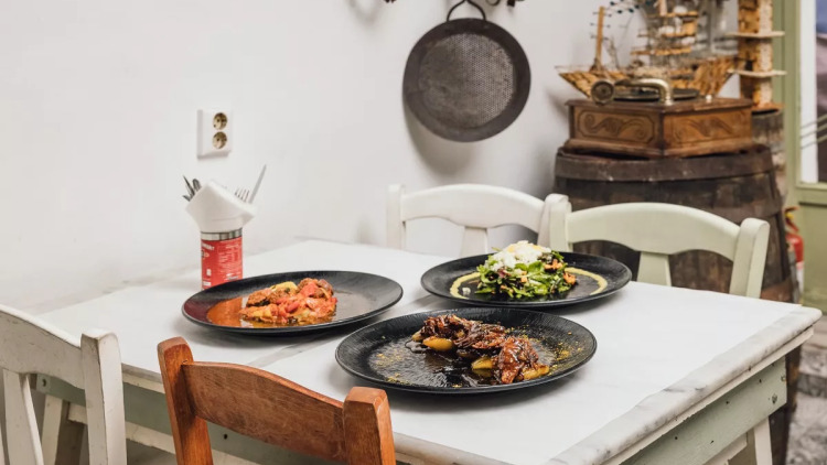 12 απαραίτητες γευστικές στάσεις στη Θεσσαλονίκη, από ιστορικά στέκια μέχρι νέα εστιατόρια