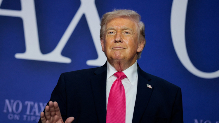 Το Ιράν δεσμεύτηκε να μην κλείσει ποτέ ξανά τα Στενά του Ορμούζ, λέει ο Τραμπ: «Είναι μία υπέροχη μέρα για τον κόσμο»