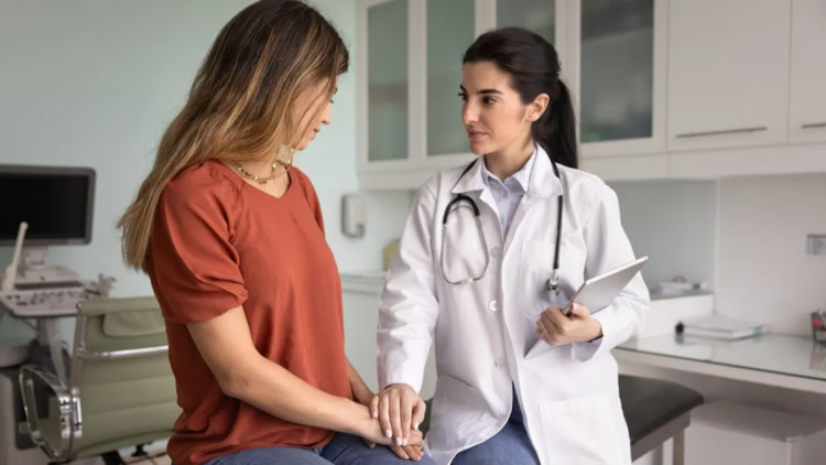 Τι σημαίνει η χαμηλή AMH για τη γυναικεία γονιμότητα – Ποιες επιλογές υπάρχουν