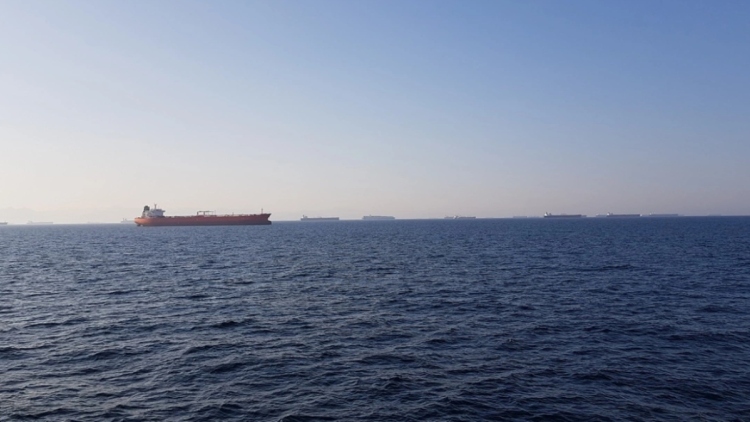 Διπλό σήμα κινδύνου για τη ναυτιλία: Πειρατεία στη Δυτική Αφρική και πλήγματα στη Μαύρη Θάλασσα