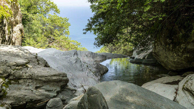 Φαράγγι της Καλυψούς: Η απόδραση-έκπληξη του Κισσάβου που μοιάζει με σκηνικό παραμυθιού
