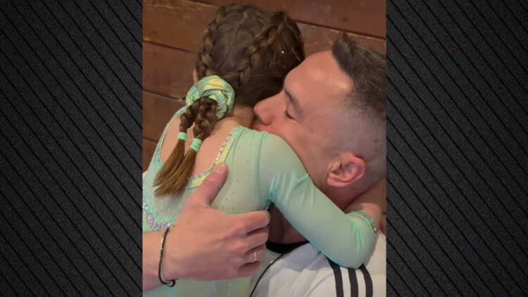 Η συγκίνηση του Λευτέρη Πετρούνια για τα τέσσερα μετάλλια της κόρης του στην ενόργανη γυμναστική 