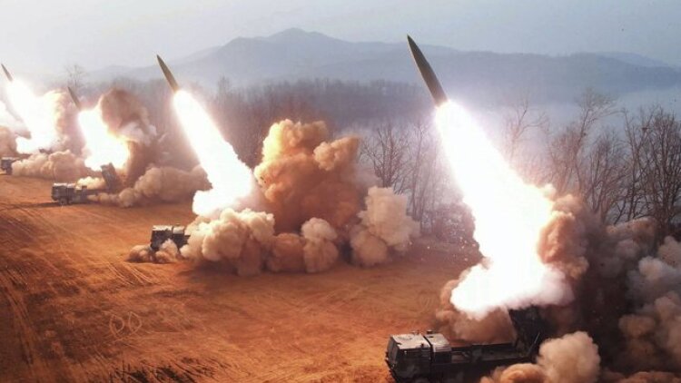 Νέα εκτόξευση πυραύλων από τη Βόρεια Κορέα