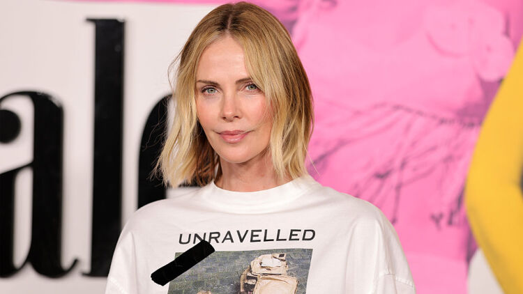 Η Σαρλίζ Θερόν για τη νύχτα που η μητέρα της σκότωσε τον πατέρα της: «Δεν με στοιχειώνει πια»