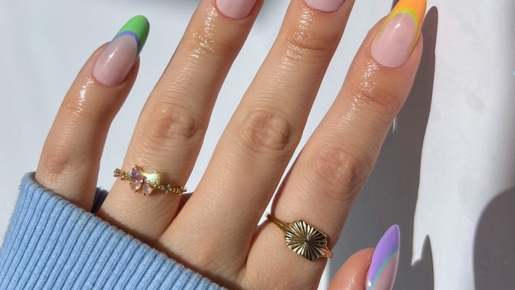 «Pop of color»: Τα χρώματα μπορούν να δώσουν στα νύχια μας την πιο ανοιξιάτικη διάθεση
