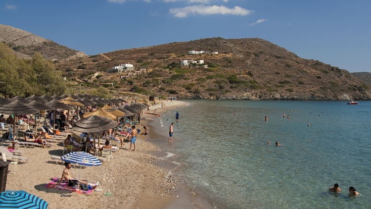 Το ελληνικό νησί που χαρακτηρίζεται ως το «ανεκτίμητο διαμάντι των Κυκλάδων» από τα διεθνή Μέσα