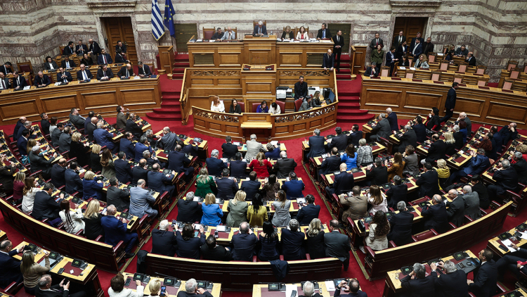 Ο νέος εκλογικός νόμος: Έως 250 οι βουλευτές, η μισή Βουλή μονοεδρικές χωρίς σταυρό, επτά περιφέρειες σε όλη τη χώρα
