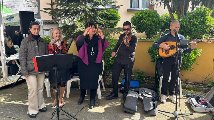 Πασχαλινή γιορτή στην καρδιά της Κωνταντινούπολης από την Ιερά Μητρόπολη Δέρκων
