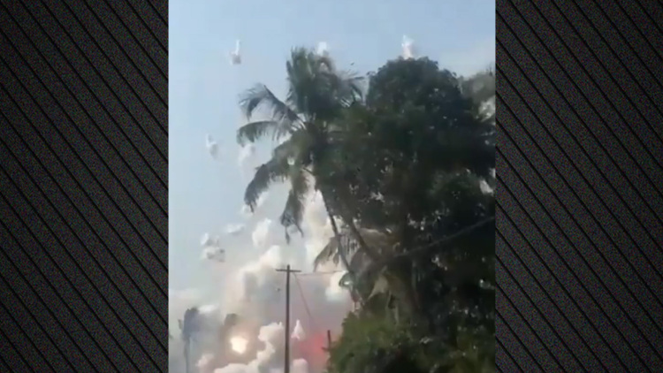 Δείτε βίντεο: Τουλάχιστον 13 νεκροί και 40 τραυματίες από φωτιά σε εργοστάσιο πυροτεχνημάτων στην Ινδία