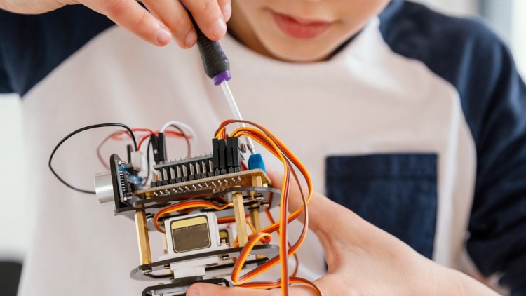 Μια ανοιχτή, διαδραστική εμπειρία γνωριμίας με το CGS μέσα από τον κόσμο του STEM