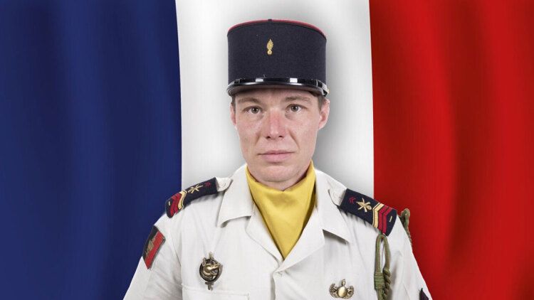 Ο Μακρόν δημοσίευσε φωτογραφία Γάλλου στρατιώτη που σκοτώθηκε μετά από επίθεση της Χεζμπολάχ στον Λίβανο