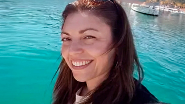 Δεν είχα δει ανησυχητικά σημάδια στη σχέση της μητέρας μου με τον πρώην σύντροφο που βρέθηκε νεκρός, λέει ο γιος της Ελευθερίας Γιακουμάκη