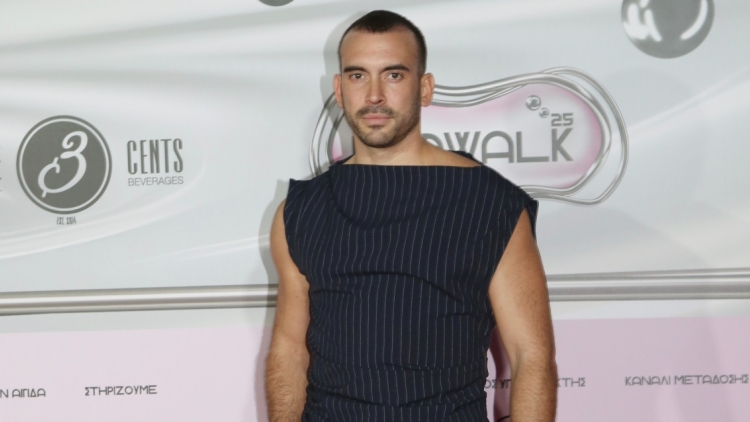 Ιάσονας Μανδηλάς για την πρόταση γάμου στον σύντροφό του: Ο μπαμπάς μου άνοιξε σαμπάνια, τον πήρε αγκαλιά και του είπε «τώρα είμαστε οικογένεια»