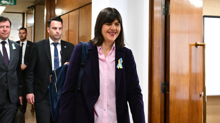 Στην Αθήνα η Λάουρα Κοβέσι: Σε εξέλιξη συνάντηση με Φλωρίδη στο υπουργείο Δικαιοσύνης, δείτε βίντεο