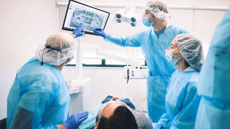 Σπουδές Οδοντιατρικής: Γιατί το Ευρωπαϊκό Πανεπιστήμιο Κύπρου αποτελεί την ιδανική επιλογή για Έλληνες φοιτητές