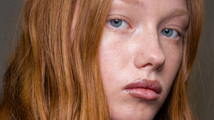 Make-up in heat: Πώς θα πετύχουμε την τέλεια διάρκεια στο μακιγιάζ μας τις ζεστές ημέρες που έρχονται
