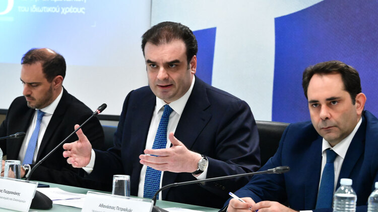 Η εξειδίκευση των μέτρων: Στα 300 ευρώ η στήριξη στους συνταξιούχους κάθε Νοέμβριο, περισσότεροι οι δικαιούχοι 