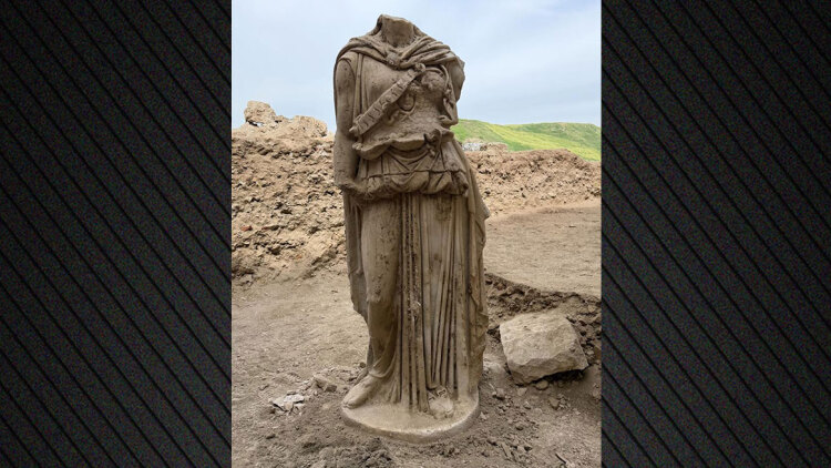 Ανακαλύφθηκε ακέφαλο μαρμάρινο άγαλμα της θεάς Αθηνάς στην Τουρκία, δείτε βίντεο και φωτογραφίες