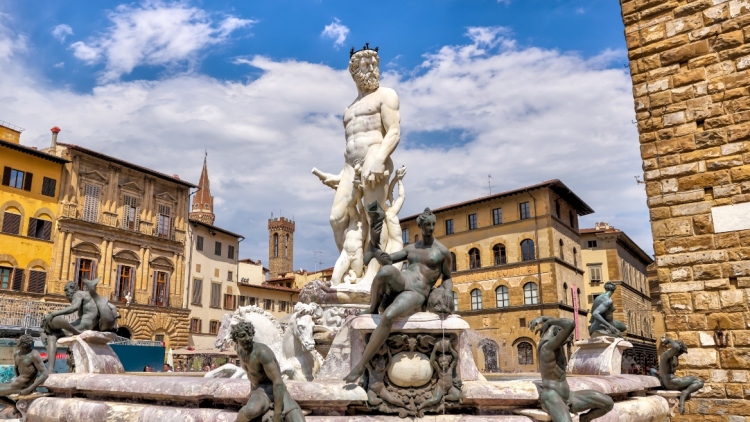 Φλωρεντία: Τουρίστρια σκαρφάλωσε σε ιστορικό συντριβάνι για να πιάσει… τα γεννητικά όργανα του Ποσειδώνα και προκάλεσε ζημιά 5.000 ευρώ
