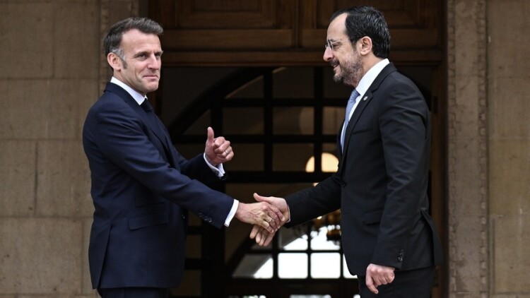 Με υπόκρουση... Μιχάλη Βιολάρη το βίντεο του Μακρόν για τη συνάντηση με τον Χριστοδουλίδη