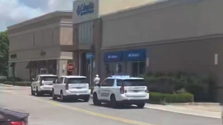 Αναφορές για πυροβολισμούς μέσα σε εμπορικό κέντρο στο Λουιζιάνα